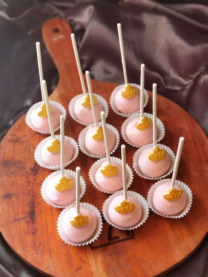 Cake Pops by 21Treats