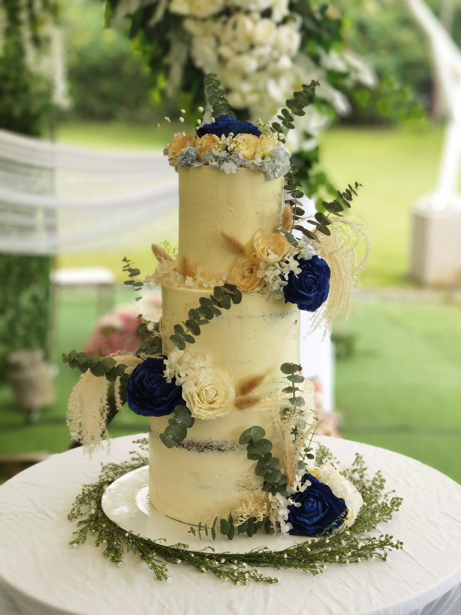 A weddings cake by 21Treats